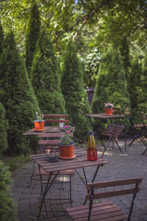 4 Couples & 4 Friends Hostel Cracovie Extérieur photo