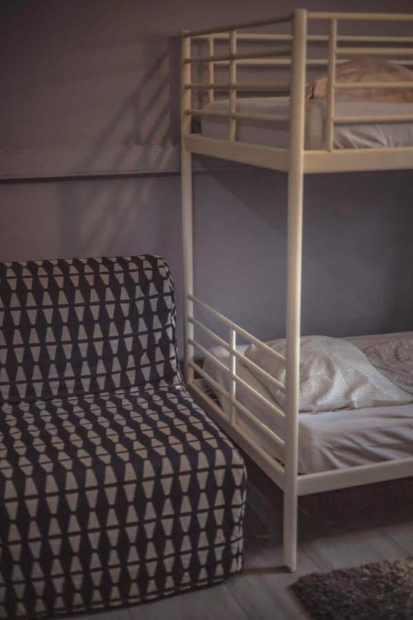 4 Couples & 4 Friends Hostel Cracovie Extérieur photo