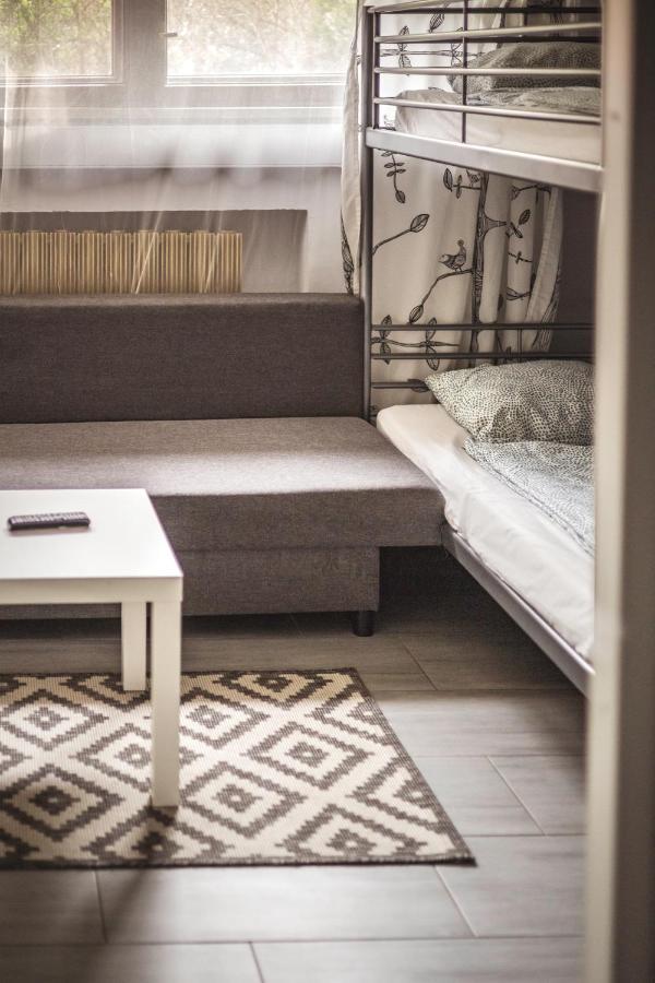 4 Couples & 4 Friends Hostel Cracovie Extérieur photo