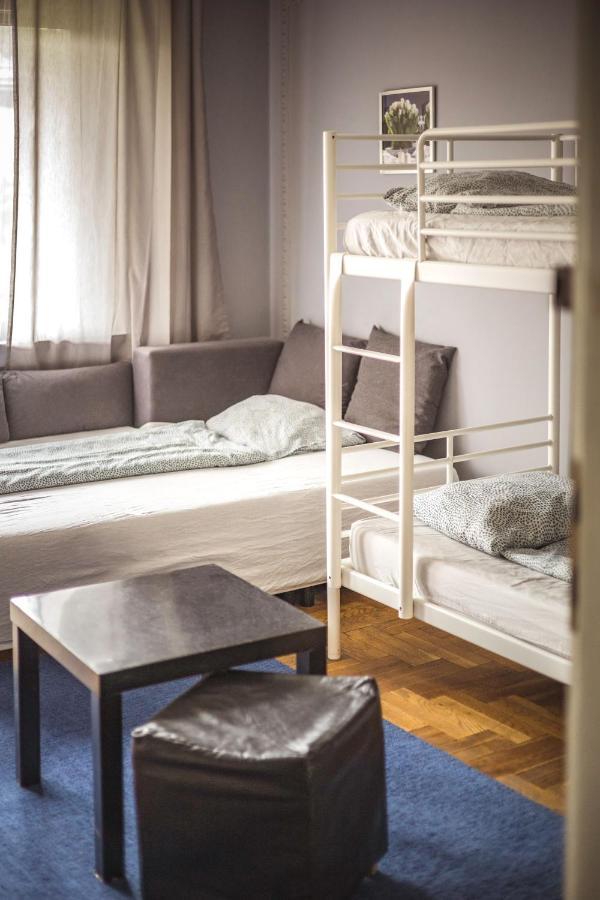 4 Couples & 4 Friends Hostel Cracovie Extérieur photo