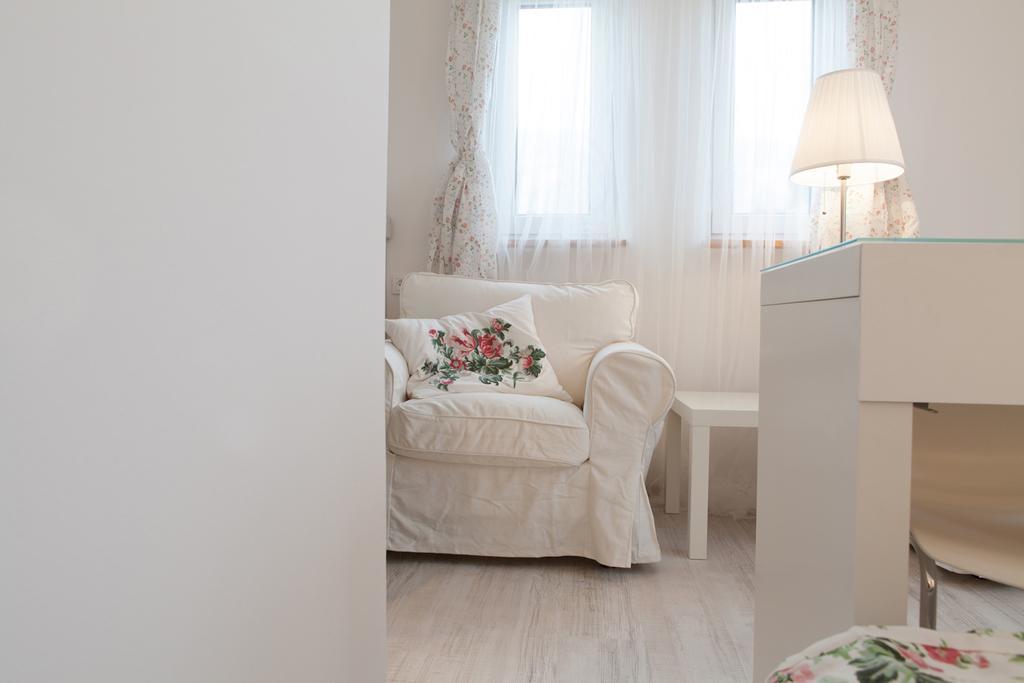 4 Couples & 4 Friends Hostel Cracovie Extérieur photo